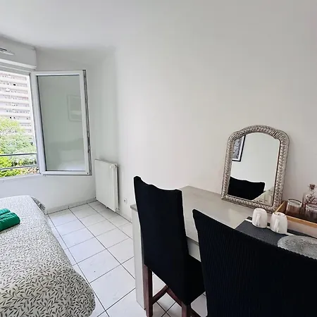 Sri-Indo Bobigny Paris Apartment Exterior photo