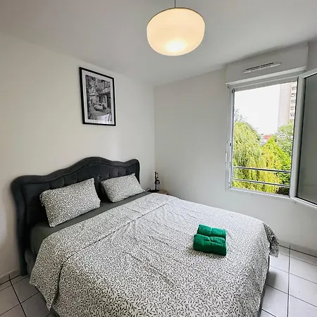 Sri-Indo Bobigny Paris Apartment Exterior photo