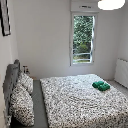 Sri-Indo Bobigny Paris Apartment Exterior photo