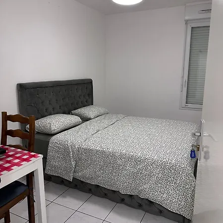 Sri-Indo Bobigny Paris Apartment Exterior photo