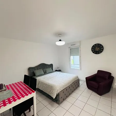 Sri-Indo Bobigny Paris Apartment Exterior photo