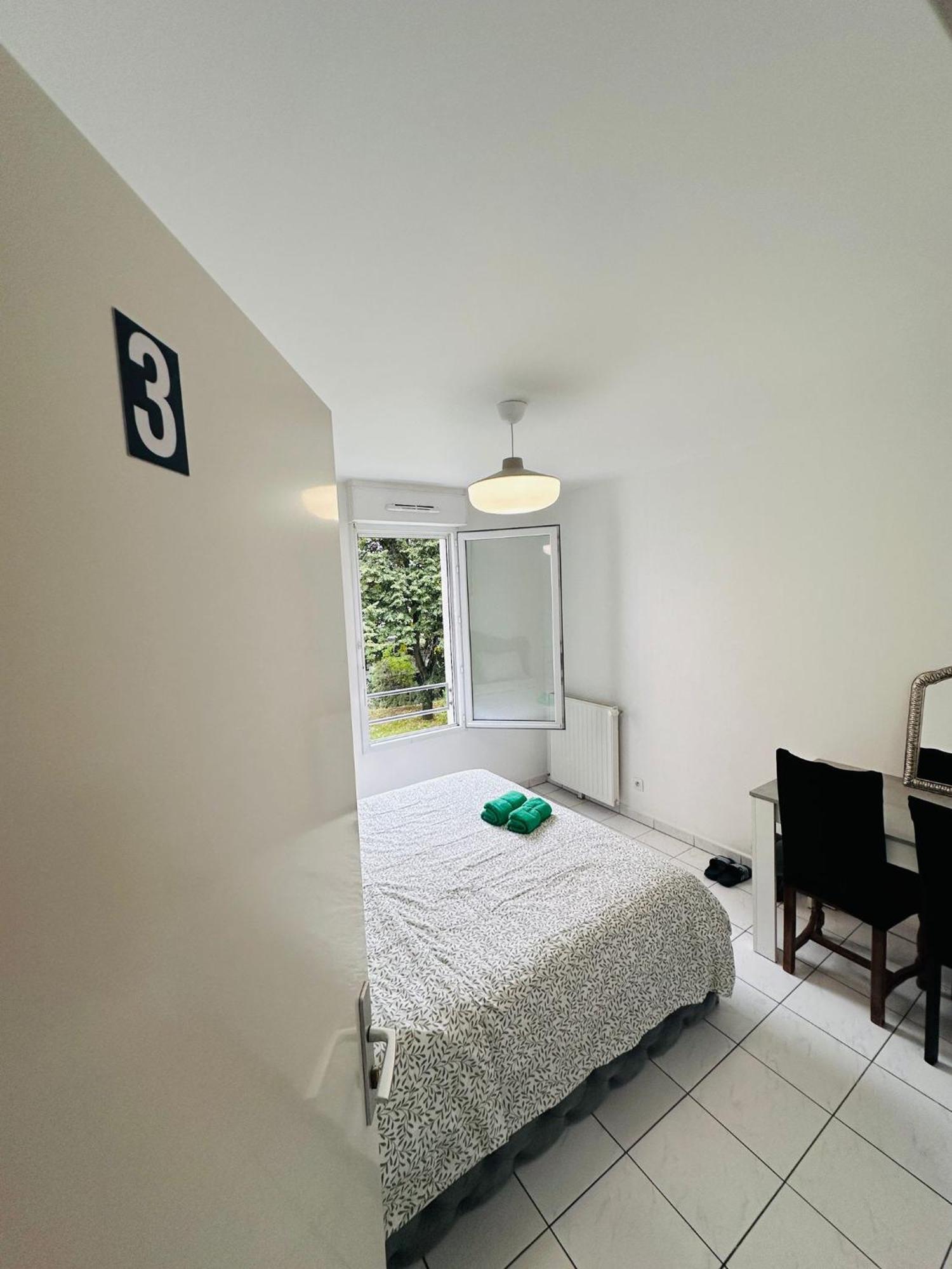 Sri-indo Paris Apartment Bobigny