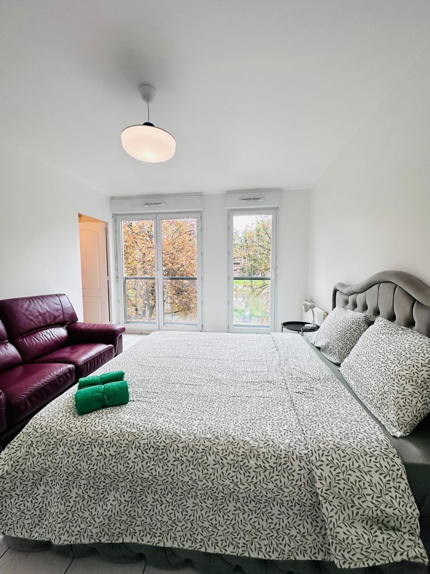 Sri-indo Paris Apartment Bobigny